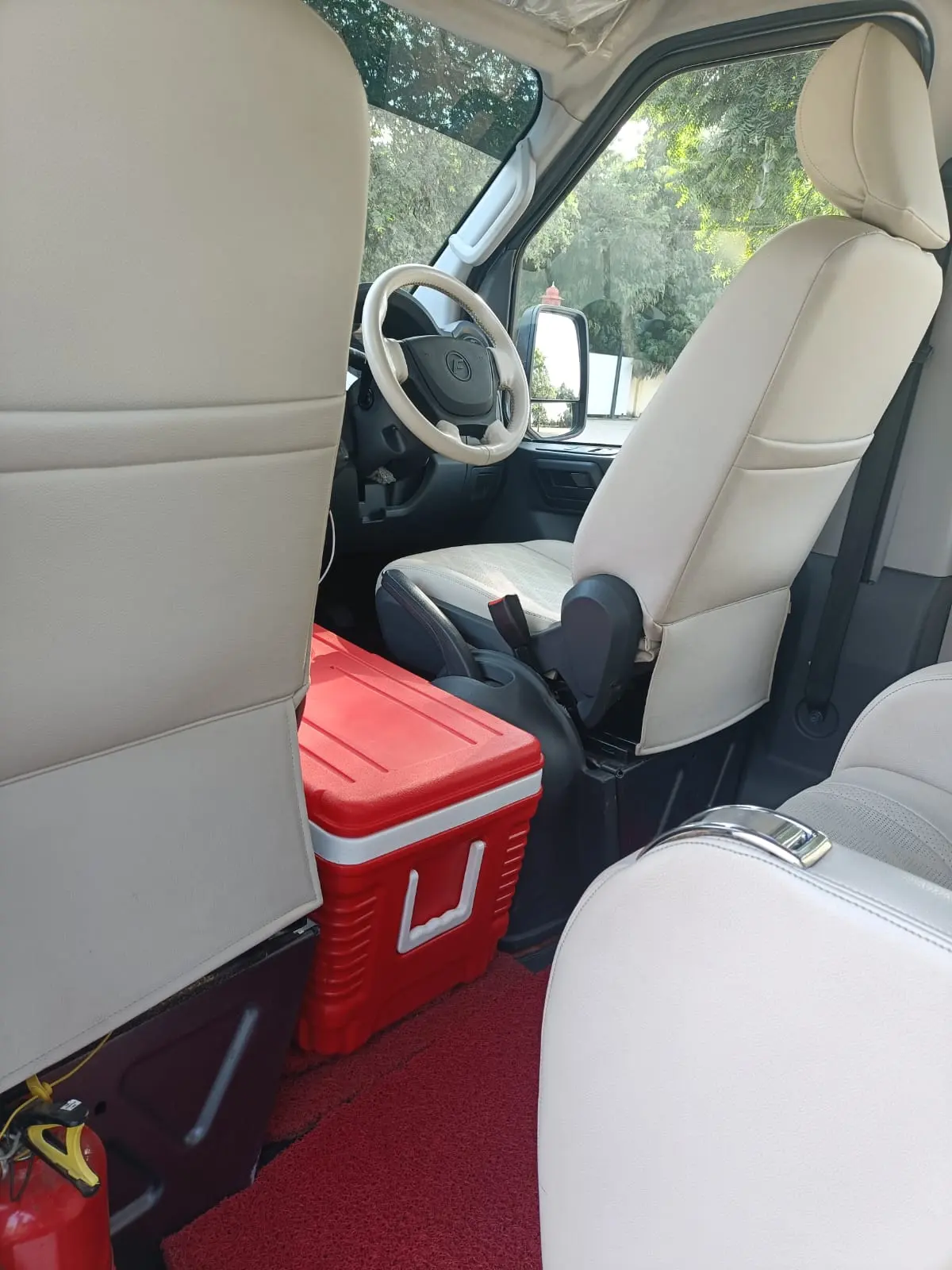 Tempo traveller group cab in Jaipur